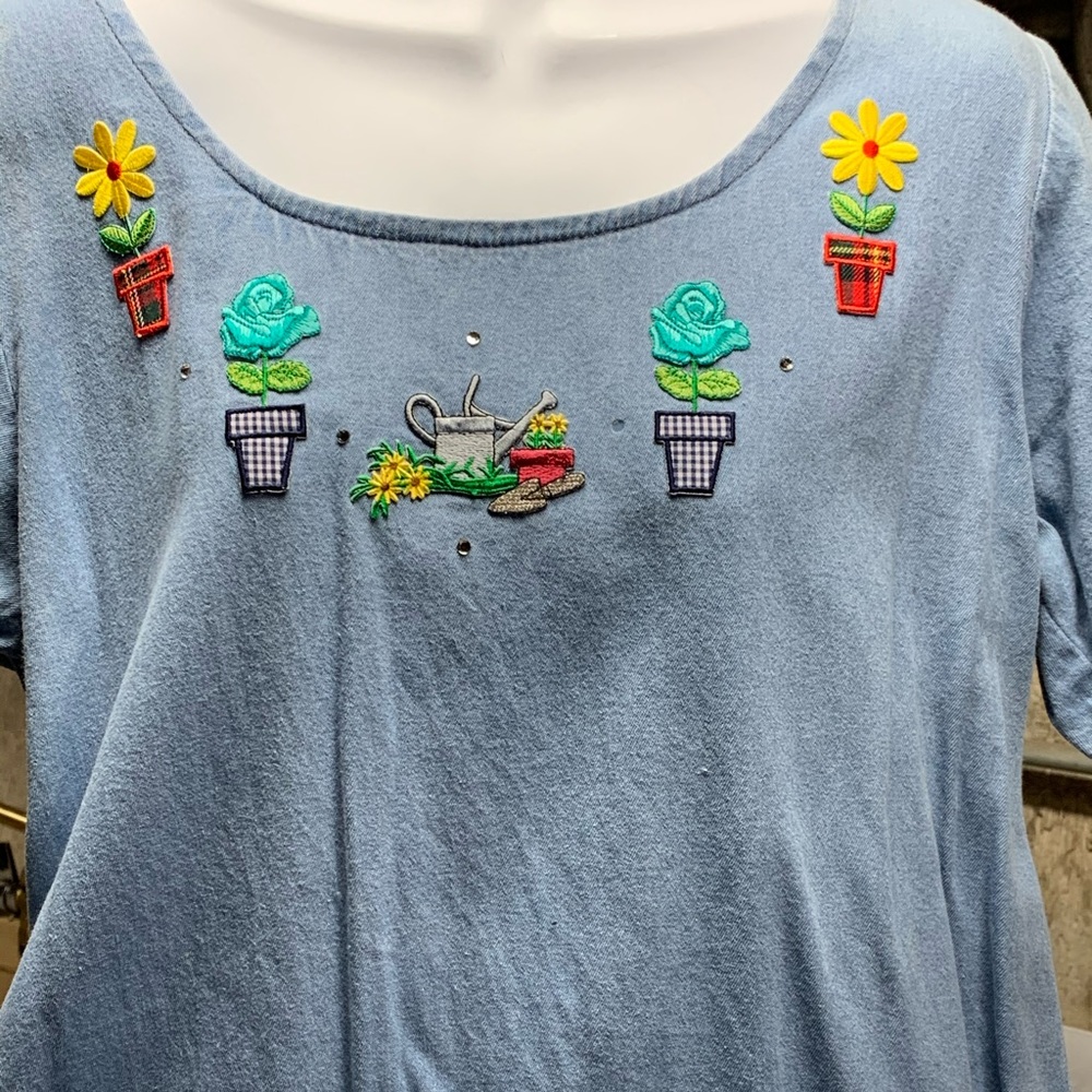 Lightweight denim dress with appliqué patches